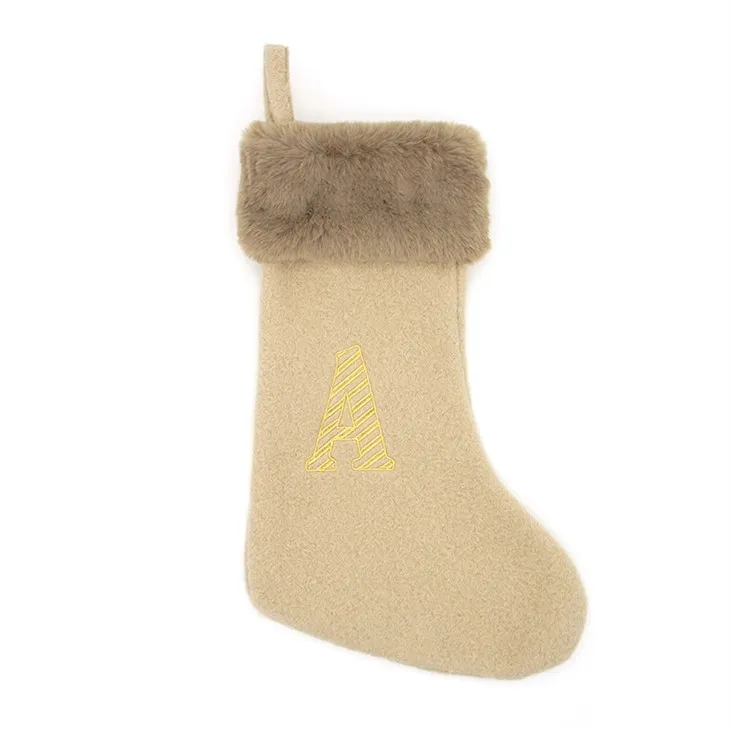 kalzetti inizjali tal-Milied